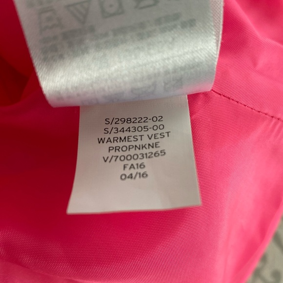 GAP Neon Pink Puffer Warmest Vest - Size Medium - NWOT - Picture 10 of 10